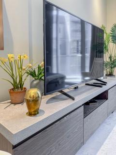 Stylish 1BR in Bahrain Bay Area, Cental Location with waterfront - Manama - 5