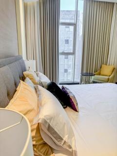 Stylish 1BR in Bahrain Bay Area, Cental Location with waterfront - Manama - 4