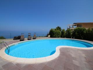 Family Sea-View Retreat in Parghelia - 6