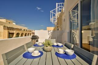 Sliema 2-bedroom Central Apartments and Penthouse with jacuzzi - Sliema - 5