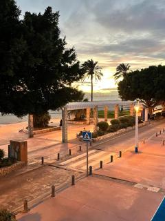 Choose from Mistral or Strand - 8