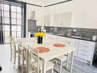 Pembroke Place Private Room 2 - 1