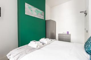 New! Lovely 3BR Stay in Kilburn, Zone 2 - 1