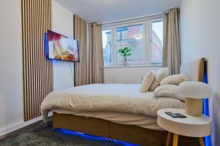 Prime 3BR Apartment Near Canary Wharf - London - 3