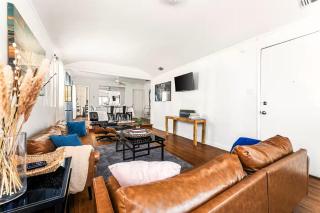 Spacious 4 bedroom home by Melrose and 10 minutes to Hollywood Walk of Fame - 7