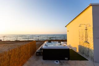 Savina Seafront Home - 9