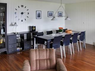 9 person holiday home in Lyngseidet - 9