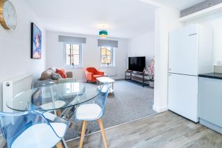 Two-bed Ground Floor Flat in Caerphilly Town Centre - Caerphilly - 0