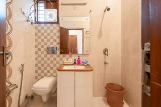The Lodgers Hotel Near Medanta Hospital Sector 38 - 5