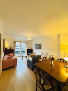 Modern Retreat Near Canary Wharf - London - 9