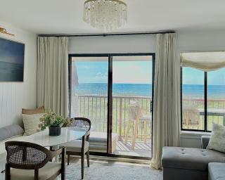 Direct Luxury Oceanfront -1-Min to Beach, Amazing Sunrises, 2 Pools & Bar! - 0