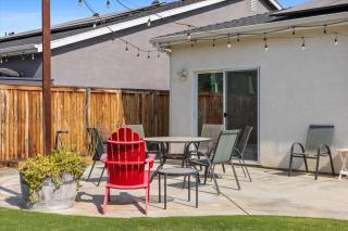 Charming 3BR in Shafter with Backyard & Garage - 3