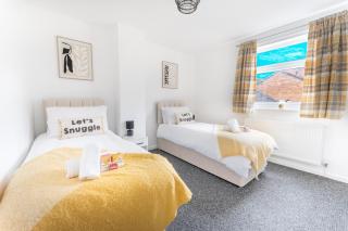 City Centre House with Secure Driveway Parking, Neflix, Garden, Long Stay Savings - Liverpool - 0