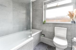 City Centre House with Secure Driveway Parking, Neflix, Garden, Long Stay Savings - Liverpool - 7