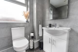 City Centre House with Secure Driveway Parking, Neflix, Garden, Long Stay Savings - Liverpool - 6