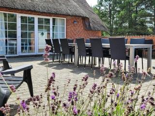 Luxury Retreat near Beach - By Traum Ferienwohnungen - Husby - 5
