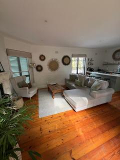 Stylish 2 Bedroom Cottage - Vineyard Views & Stunningly beautiful surroundings - 6