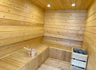 Luxe 1BHK Apartment with Pool and Sauna - 9