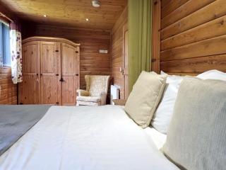 Oak 10 Hot Tub - Garton - 8
