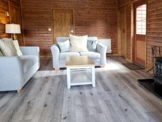 Oak 10 Hot Tub - Garton - 4