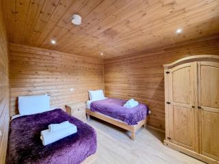 Oak 10 Hot Tub - Garton - 1