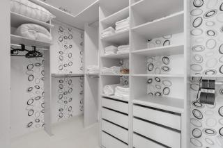 Premium Apartment with Balcony and Parking - Bratislava - 1