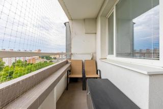 City Glow Apartment with Balcony - Bratislava - 6