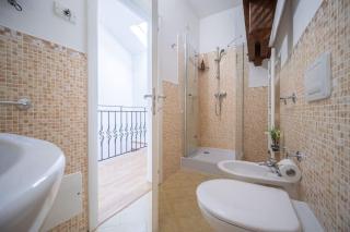 Elegant Main Street Apartment - 7