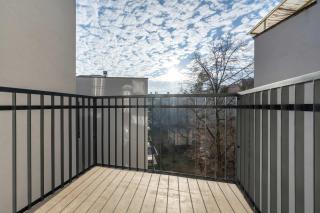 Cosy Apartment with Balcony by Noclegi Renters - 6