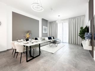 Golden Glow Getaway 1BR in JVC - 8