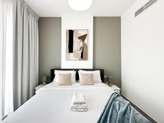 Golden Glow Getaway 1BR in JVC - 9