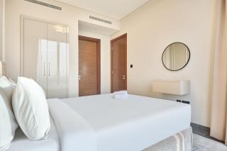 STAY BY LATINEM Luxury 1BR Holiday Home CB 1008 Near Burj Khalifa - 1