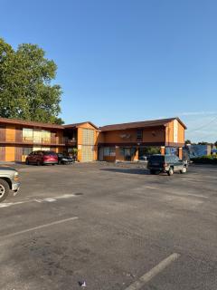 Lamplighter Motor Inn - 4