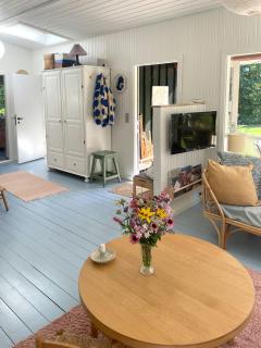 Colorful Summer House Near Nyrup Beach - 3