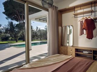 Aura by Vintage Travel - 2
