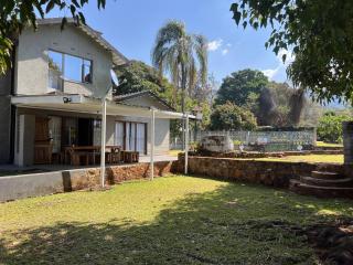 Mutare Manor : The Upstairs - 2307 - Mutare - 9