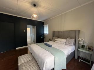 Mutare Manor : The Upstairs - 2307 - Mutare - 6