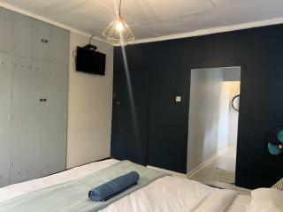 Mutare Manor : The Upstairs - 2307 - Mutare - 3