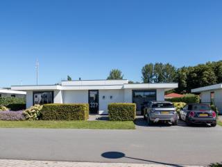 Villa with private jetty - 8