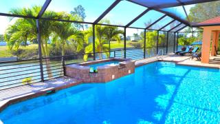 "Blue Diamond" heated pool house by the water - 0