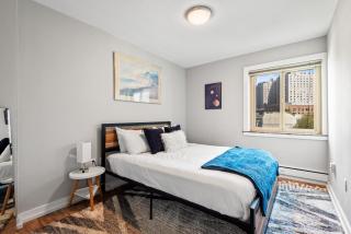 Downtown 2BR Penthouse with Prime Location & Views - 7