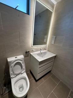 Stylish 2-Bedroom Trizen Retreat in Prime Location - 7