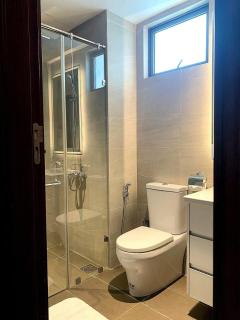 Stylish 2-Bedroom Trizen Retreat in Prime Location - 2