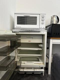 EGHAM LOVELY STUDIO SELF CONTAINED 2 mins station - Egham - 4