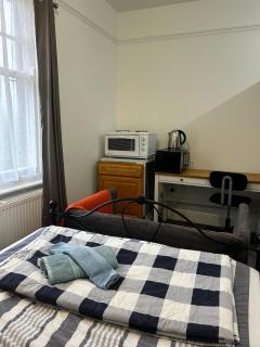 EGHAM LOVELY STUDIO SELF CONTAINED 2 mins station - Egham - 8