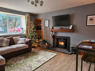 Ghillies Cottage, Loch Ness - 1