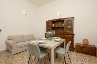 Spacious Oltrarno Apartment with Private Garden - 2
