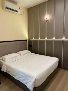 Entire home hosted by Catherine 4 bedroom House - Sandakan - 9