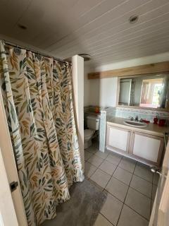 Bayview Town House 10- Central Stay with Ocean Views - Gros Islet - 4