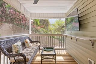 Northshore Nest - True Walking Distance - Sleeps 8 - 1